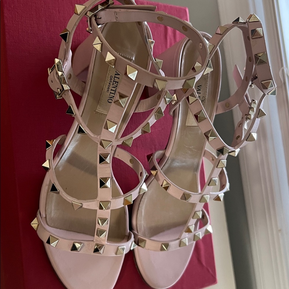 Valentino Garavani Rockstud Leather Sandal - Picture 6 of 7